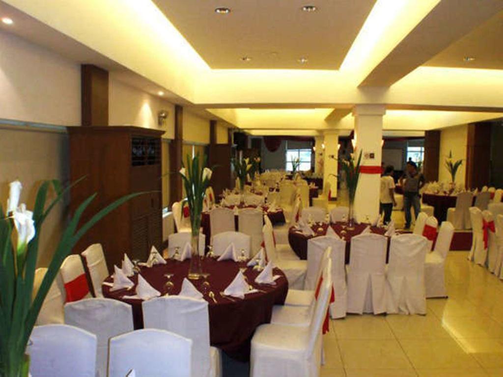 Cherry Blossoms Hotel Manila Exterior foto